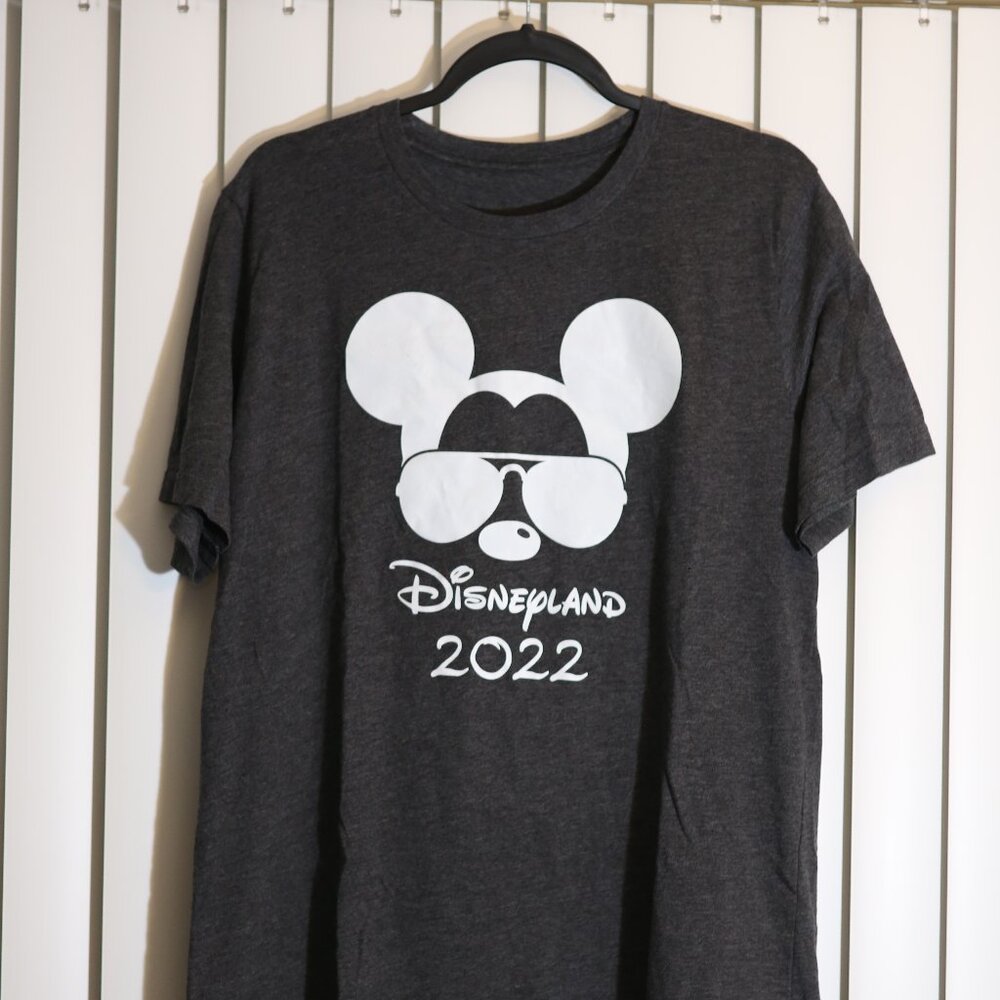 Disneyland 2022 Shirt - Mickey Mouse Ray Ban Aviators - Size L - Charcoal Grey
